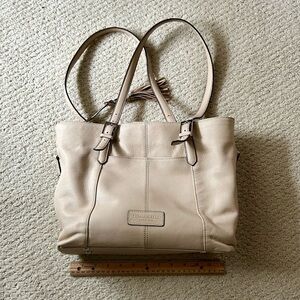 Vintage Tignanello 100% Genuine
Leather Tote Shoulder Bag